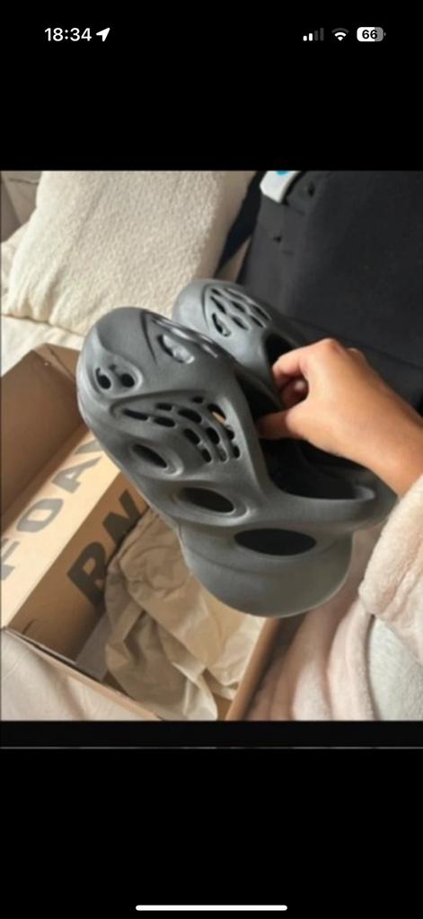 Yeezy foam orgineel 38, Kleding | Dames, Schoenen, Ophalen of Verzenden, Nieuw, Zwart, Sneakers of Gympen