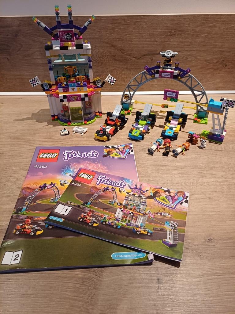 LEGO Friends 41352 - De Grote Race, Ophalen of Verzenden, Zo goed als nieuw, Complete set, Lego
