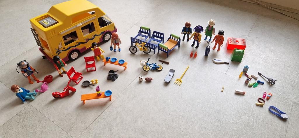 Playmobil gele camperbus met poppetjes en diverse onderdelen, Ophalen of Verzenden, Gebruikt