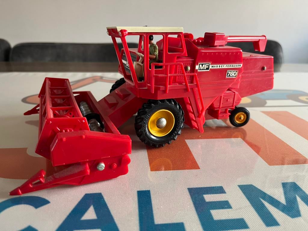 Massey Ferguson 760 combine Britains, Ophalen of Verzenden, Zo goed als nieuw, Tractor of Landbouw, Britains