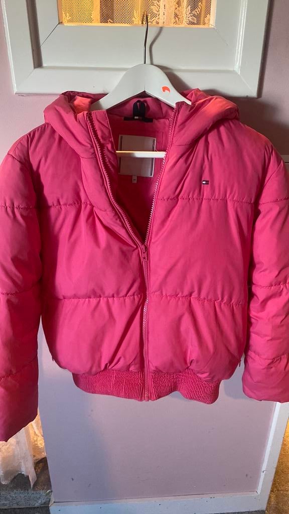 Tommy hilfiger  winterjas roze 146-152, Ophalen of Verzenden, Zo goed als nieuw, Meisje, Jas