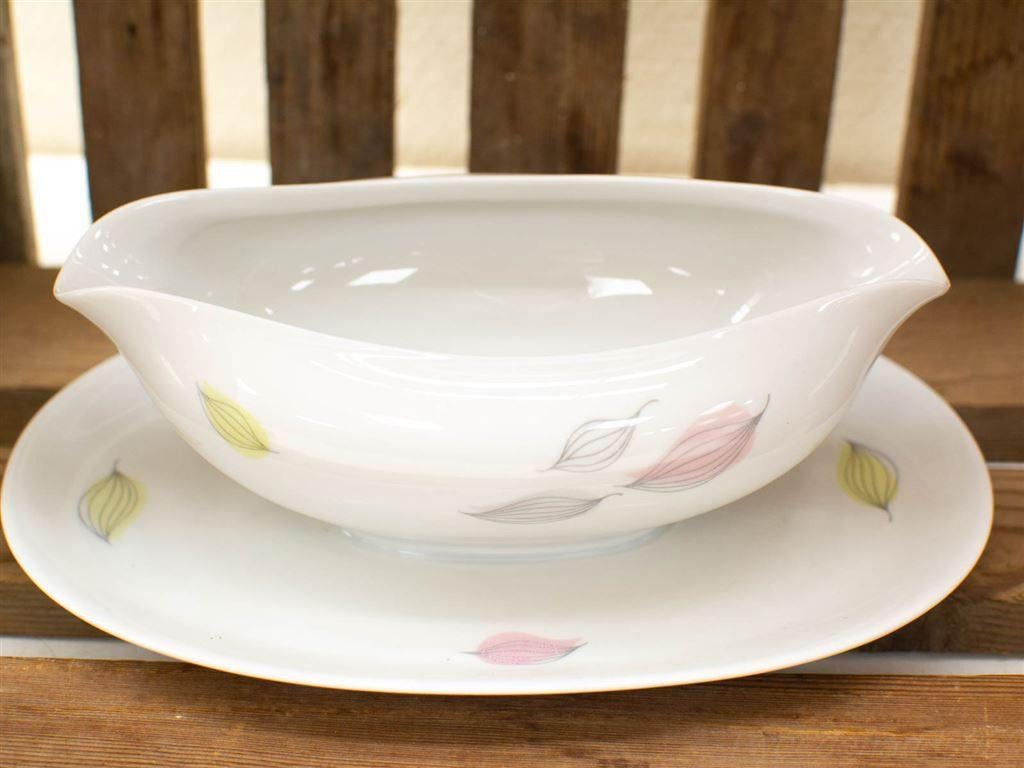 R KPM Krister sju/saus schaaltje met vast schoteltje 34329, Gebruikt, Ophalen of Verzenden, Bord(en), Wedgwood