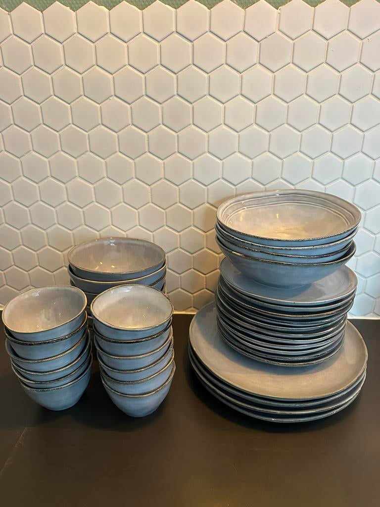Toscane servies licht blauw, Huis en Inrichting, Keuken | Servies, Zo goed als nieuw, Compleet servies, Effen, Aardewerk, Ophalen