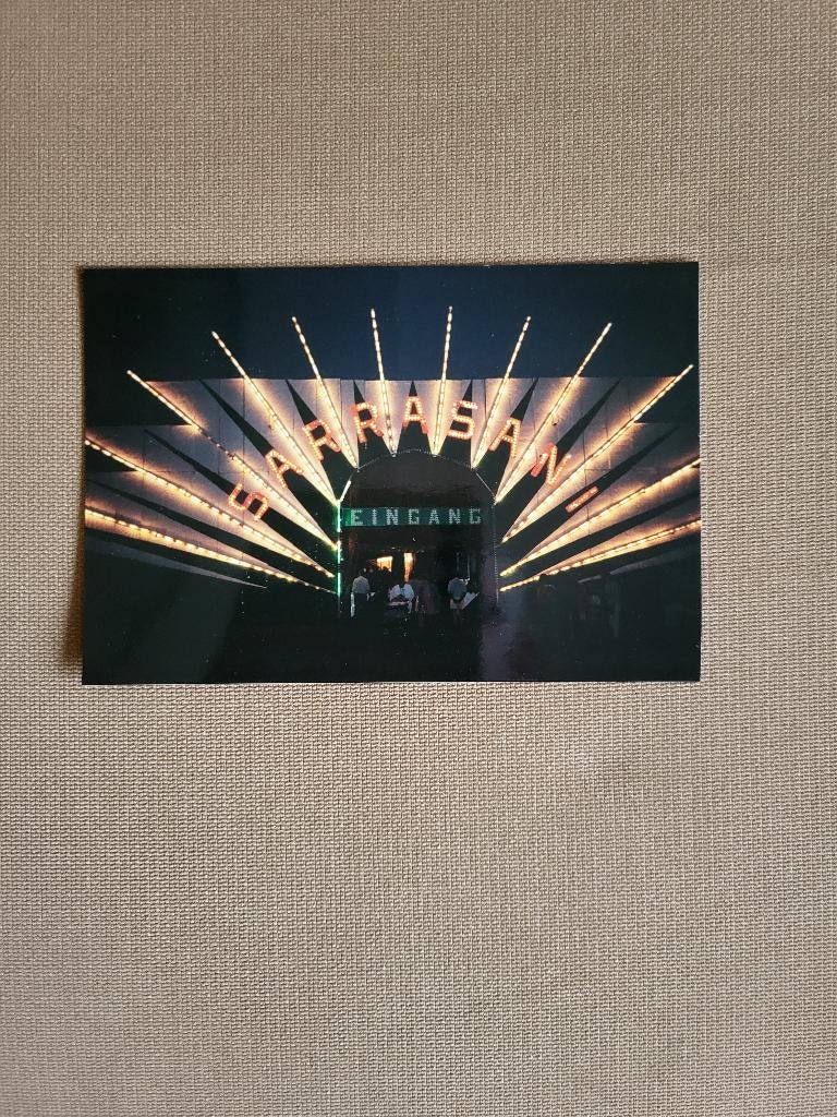 Circus/ foto facade Circus Sarrasani 90er jaren., Ophalen of Verzenden, Zo goed als nieuw