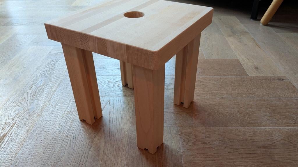 Houten krukje (speelkruk) en kasteel Sebastiaan, Kinderen en Baby's, Speelgoed | Houten speelgoed, Ophalen, Zo goed als nieuw