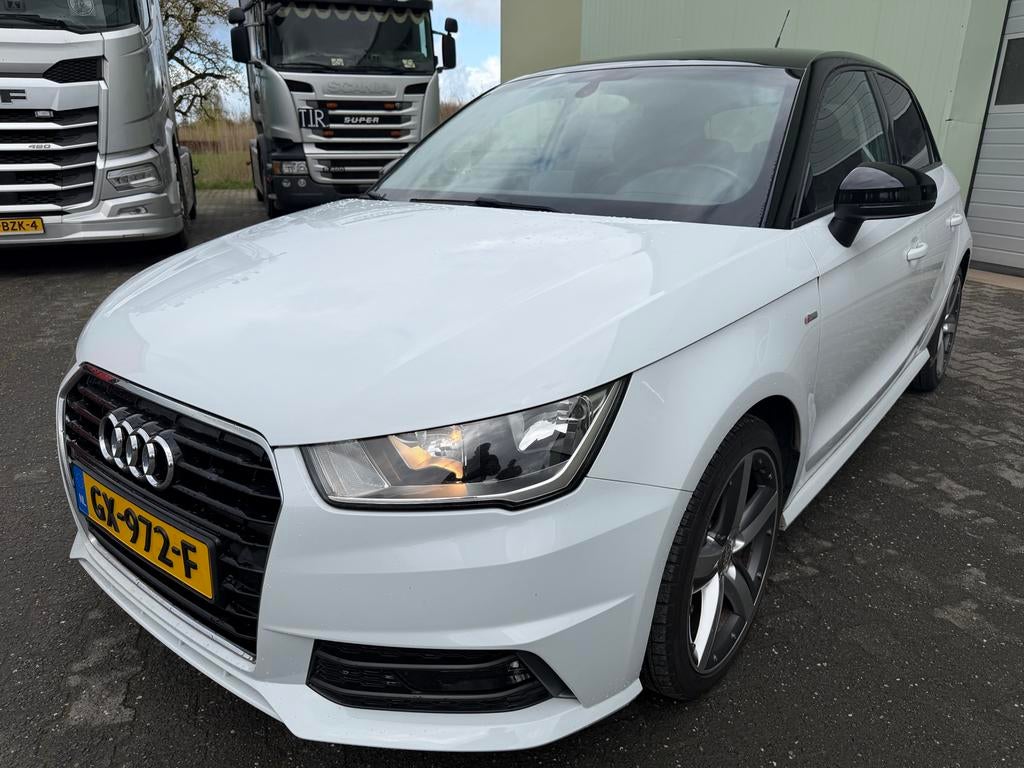 Audi A1 1.0 Tfsi 70KW SB S line '15 Leder Automaat Nav, Auto's, Audi, A1, Particulier, Onderhoudsboekje, 1065 kg