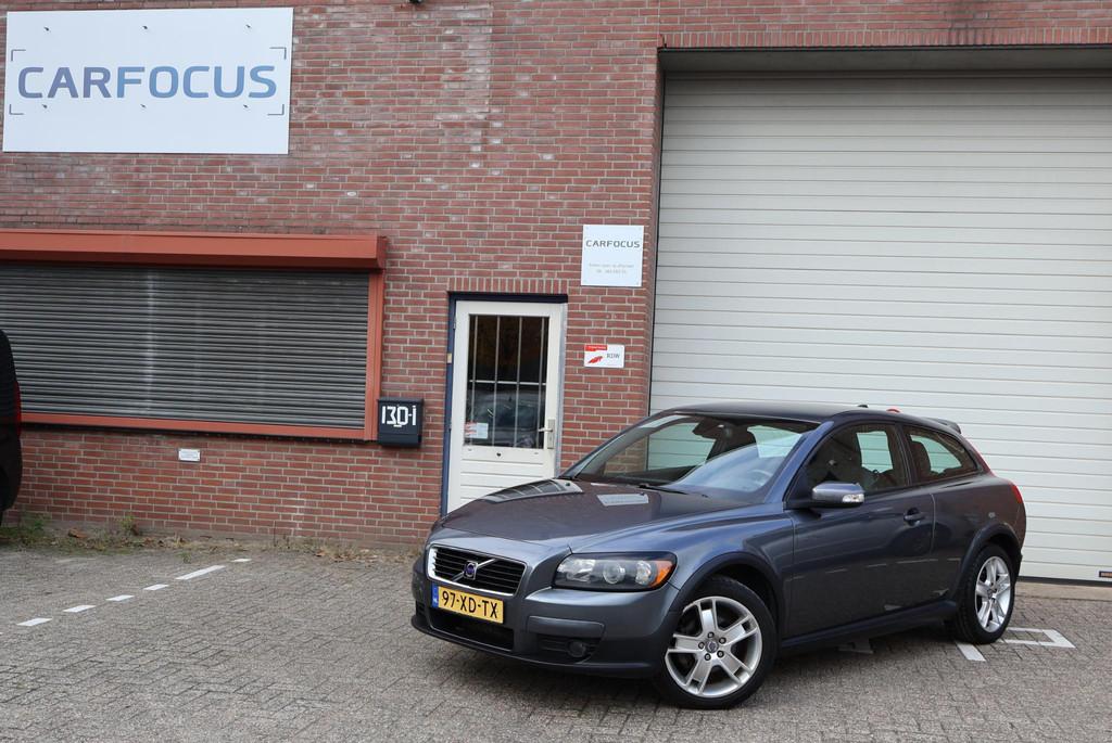 Volvo C30 1.6 Momentum 2e eigenaar APK Trekhaak Cruise NAP A, Auto's, Voorwielaandrijving, 1596 cc, Zwart, 4 cilinders