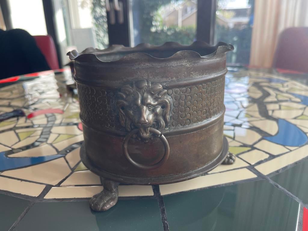 Antieke Koperen Bloempot met Leeuwenkoppen, Ophalen of Verzenden, Koper