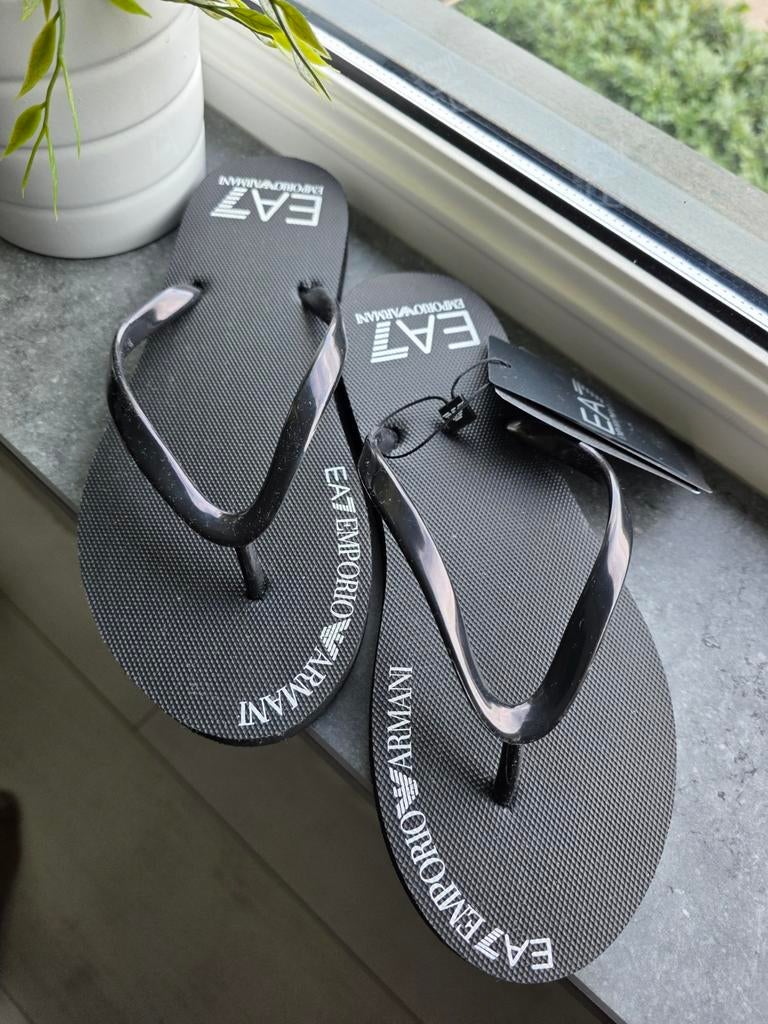 EA7 EMPORIO ARMANI eenslippers maat 38 unisex NIEUW, Ophalen of Verzenden, Nieuw, Zwart