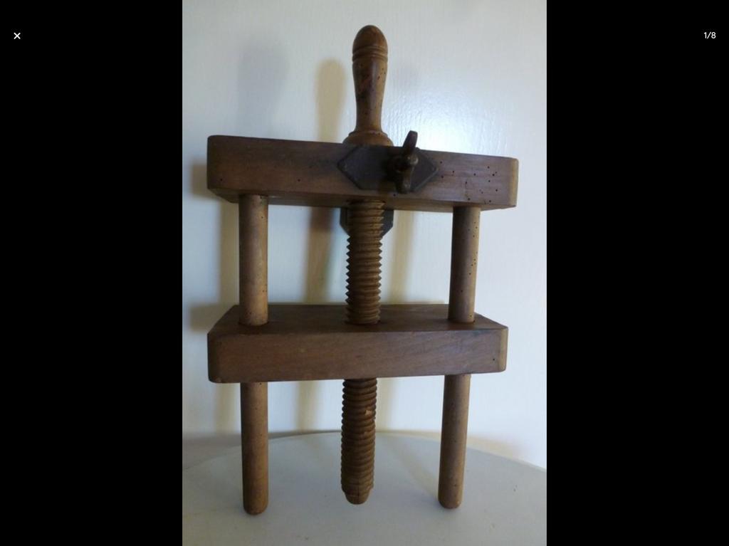 Antieke grote houten lijmklem, Ophalen
