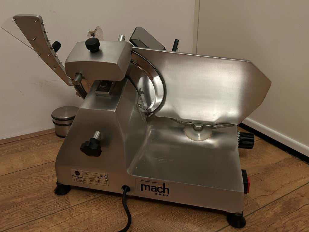 EMGA Mach type 220 vleessnijmachine als nieuw 22cm, Ophalen, Bakkerij en Slagerij
