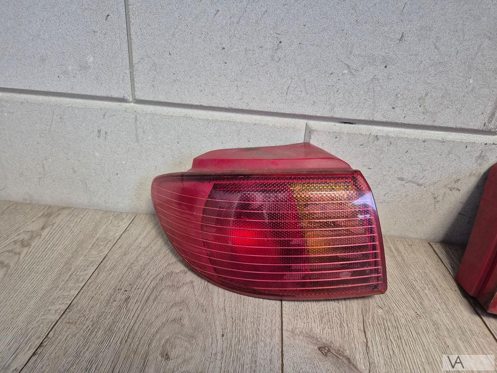 Mazda 2 achterlicht links op de auto 2002 - 2005 rood €75, Gebruikt, -, -, Ophalen of Verzenden