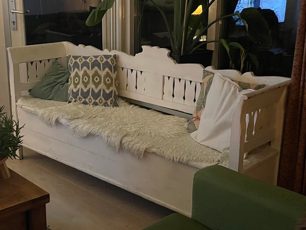 2 meter lange witte Scandinavische klepbank., Ophalen