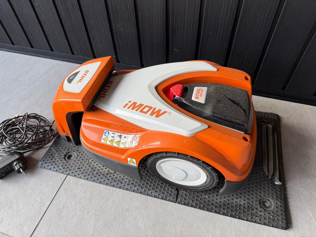 Stihl iMow Robotmaaier RMI 422 - Gebruikt, Goede Staat, Ophalen, Gebruikt, Meer dan 25 cm, Met regensensor