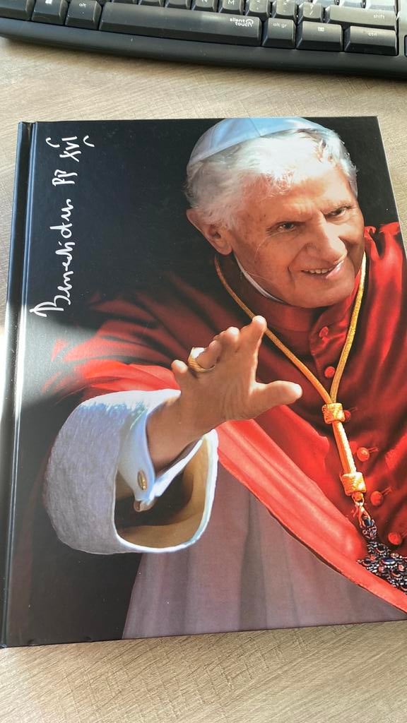 Benedikt XVI - Der Deutsche Papst, Ophalen of Verzenden, Zo goed als nieuw, Christendom | Katholiek