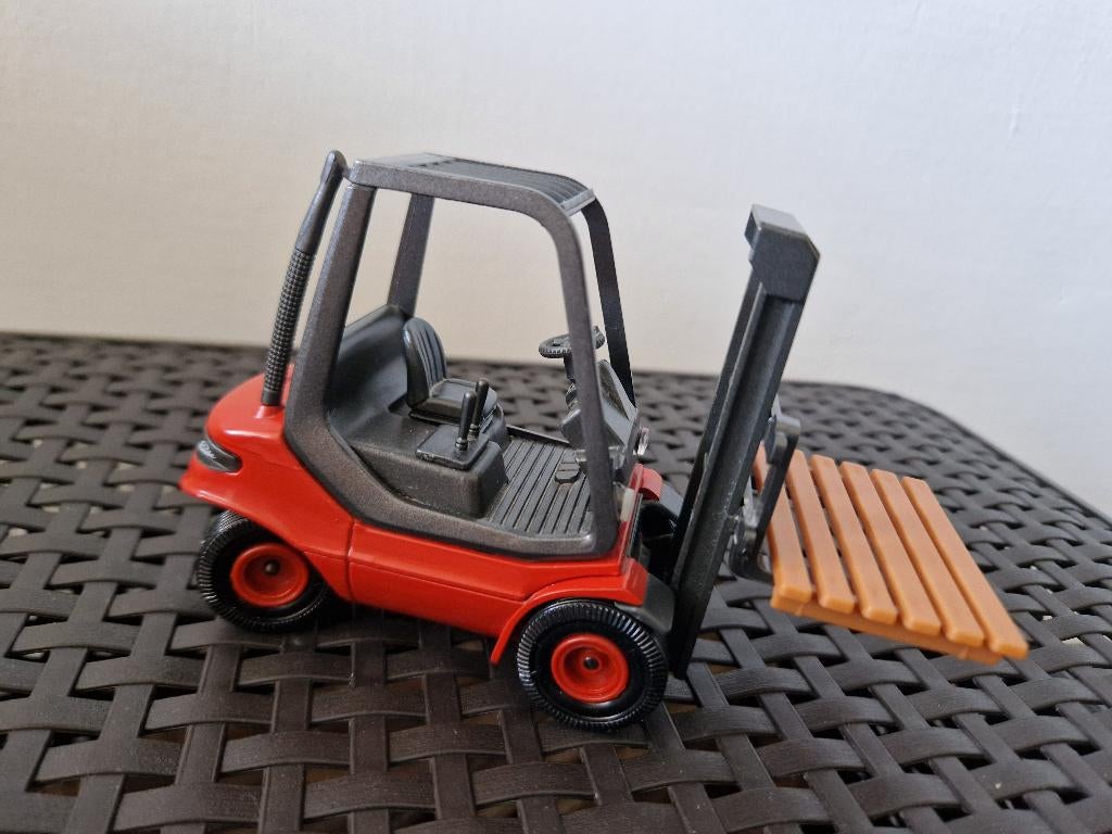 Linde H40 heftruck miniatuur 1:25 Nieuw in verpakking, Ophalen of Verzenden, Nieuw, Overige typen, Overige merken