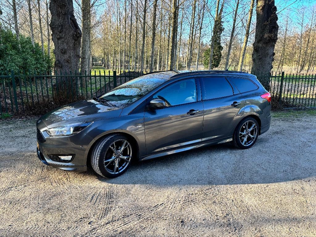 Ford Focus 1.0 ST-Line 125PK EcoBoost, Zwart, Origineel Nederlands, Handgeschakeld, 1216 kg