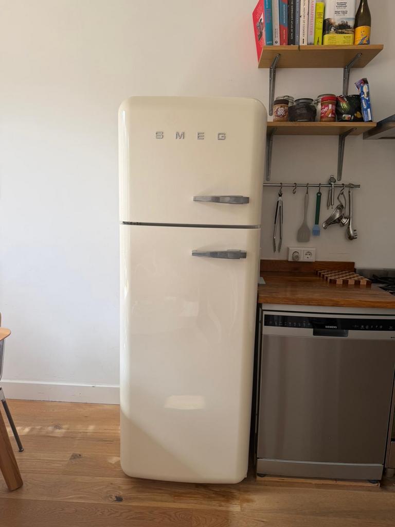 Smeg Koelkast met Vriezer - Crème Retro Design, Witgoed en Apparatuur, Koelkasten en IJskasten, Ophalen, 200 liter of meer, 60 cm of meer