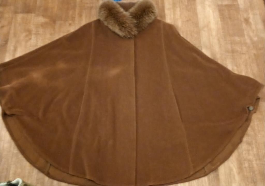 Nieuwe Angora wollen , poncho/ jas .maat L, Ophalen of Verzenden, Nieuw