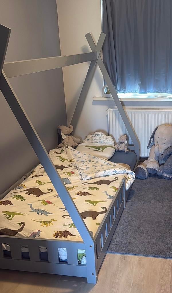 Kinder tipi bed 90x200 met matras en toebehoren, Ophalen, 85 tot 100 cm, Zo goed als nieuw, Matras