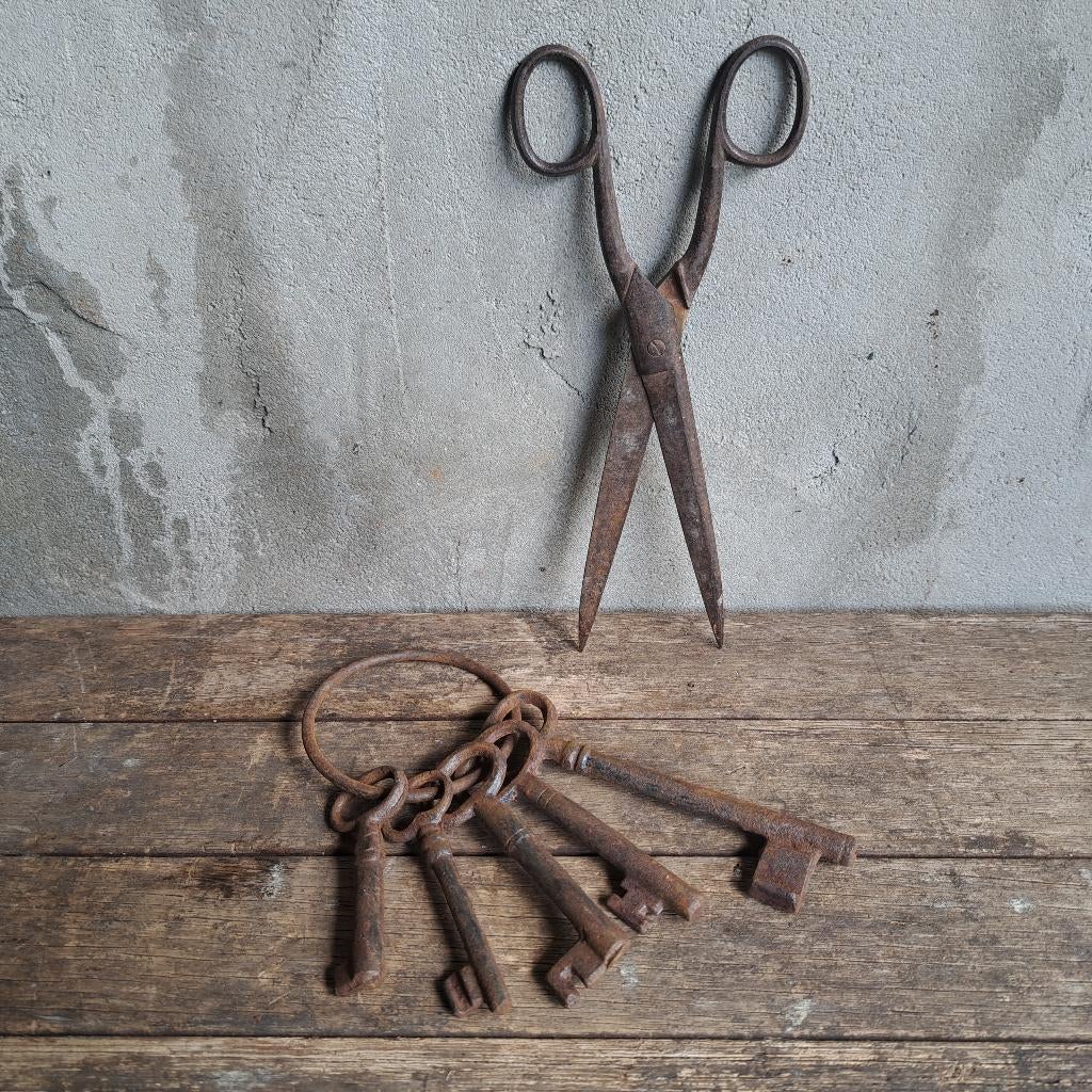 Oude brocante schaar sleutelbos aan ring sleutels *Etage3*, Gebruikt, ., Ophalen of Verzenden, .