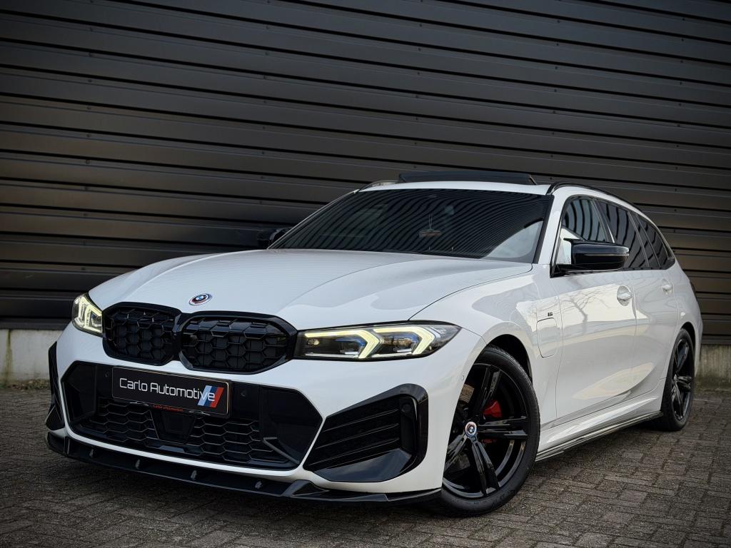 BMW 3 Serie Touring 330e xDrive M-PERF. PANO|HUD|MEMORY|ACC|, 1998 cc, Gebruikt, 4 cilinders, Alcantara