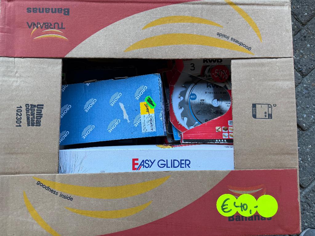 Bananendoos vol nieuwe producten - 11349, Diversen, Rommelmarktspullen, Ophalen of Verzenden, Nieuw