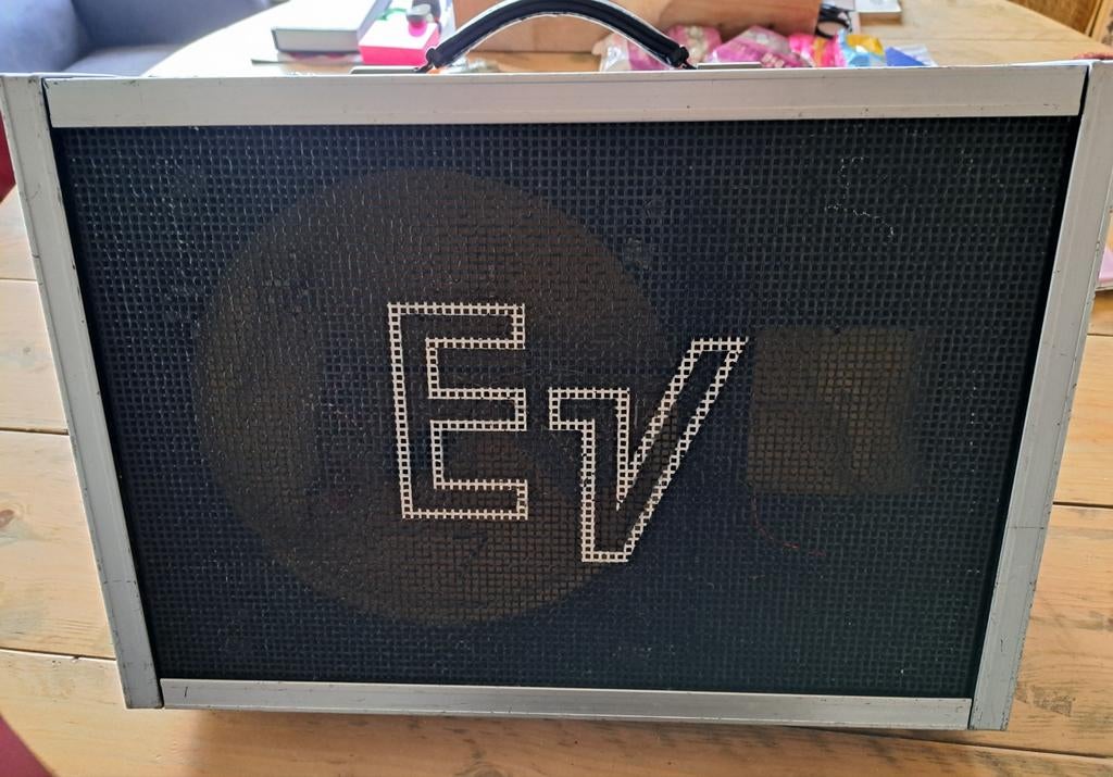 Lege Electro Voice FM12-2A monitoren, Audio, Tv en Foto, Luidsprekers, Ophalen of Verzenden, Minder dan 60 watt, Front, Rear of Stereo speakers