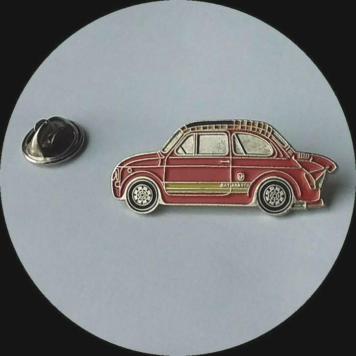 Zeldzame FIAT 500 ABARTH pin  rood, Ophalen of Verzenden, Zo goed als nieuw, Transport, Speldje of Pin