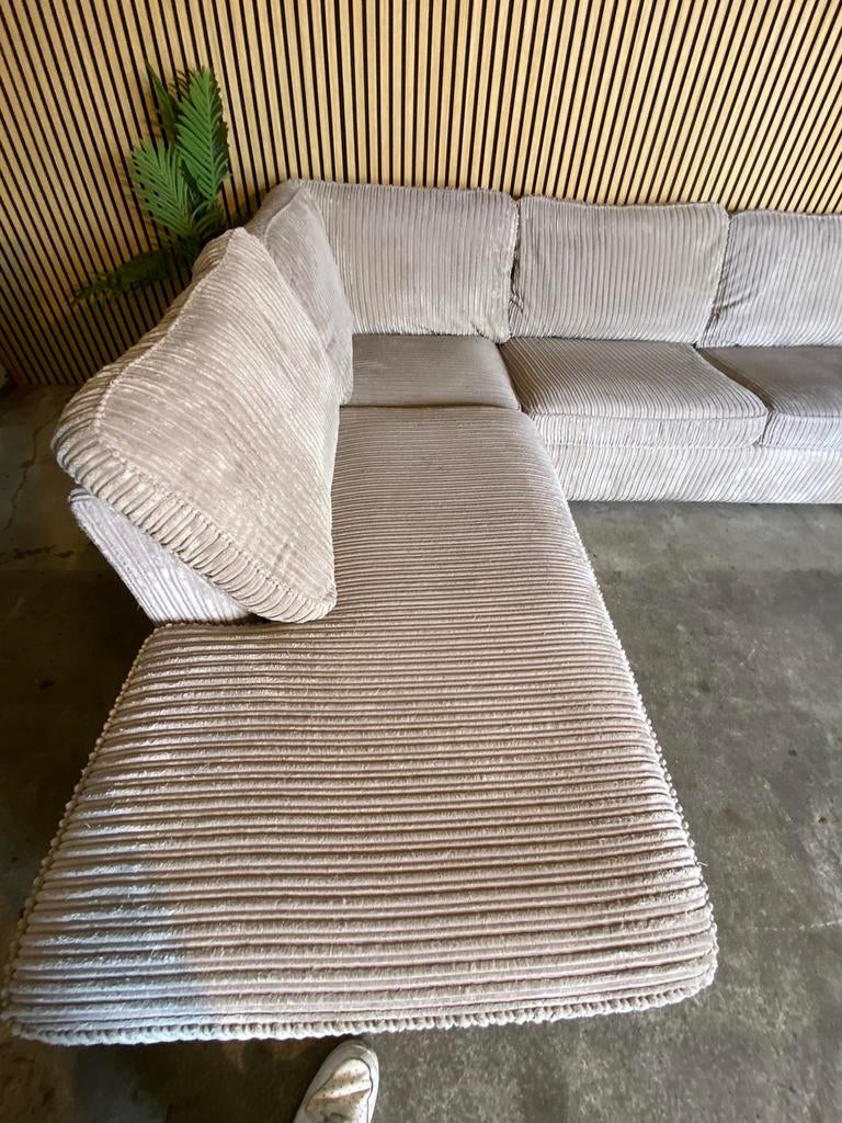 !!ACTIE!! GRATIS LEVERING, BEIGE RIBSTOF HOEKBANK, Huis en Inrichting, Banken | Bankstellen, 250 tot 300 cm, Hoekbank, Ophalen of Verzenden