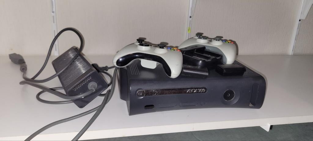 Xbox 360 compleet + Games, Spelcomputers en Games, Spelcomputers | Xbox 360, Ophalen of Verzenden, Gebruikt, Met 2 controllers