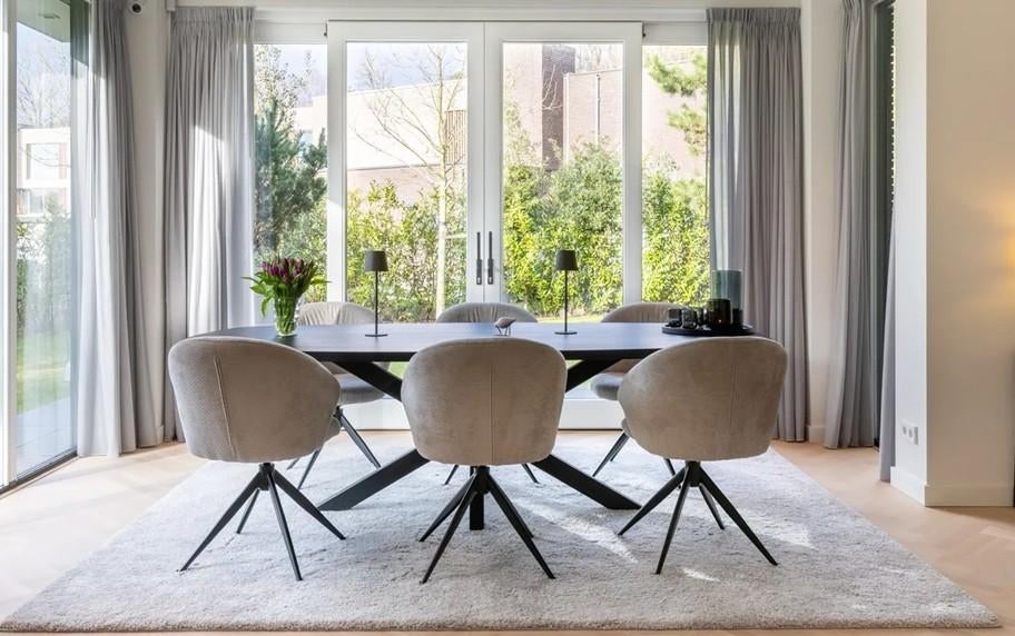 Luxe eettafel set DOK2 18 mnd jong, Ophalen, 100 tot 150 cm, 200 cm of meer, Zo goed als nieuw