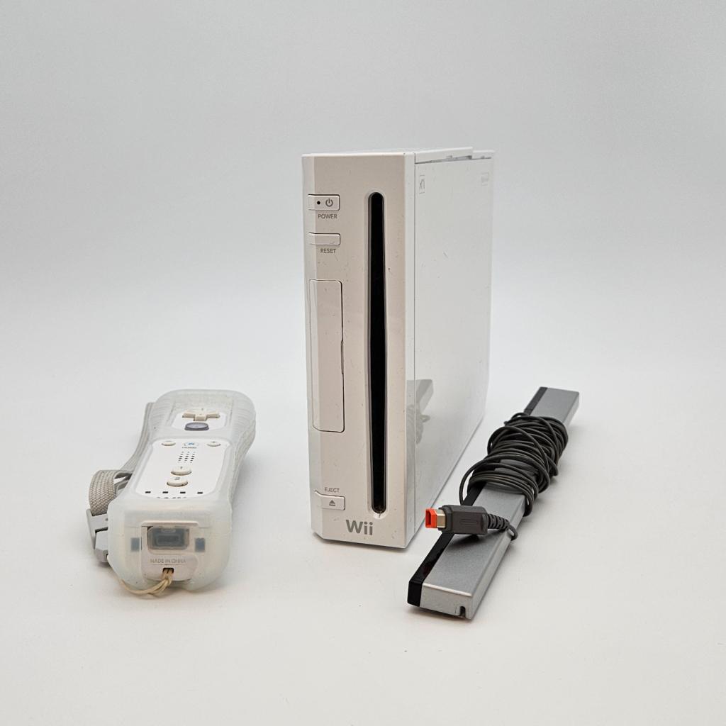 Nintendo Wii Wit Compleet in Nette Staat, Nintendo, Zo goed als nieuw, Support@nintendo.com, 11-1 Hokotate-cho, Kamitoba, Minami-ku
Kyoto 601-8501
Japan