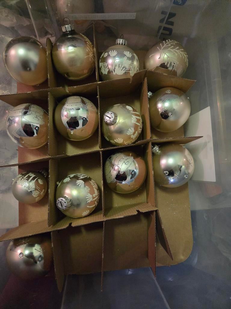 Oude zilverkleurige kerstballen en piek, Diversen, Kerst, Ophalen