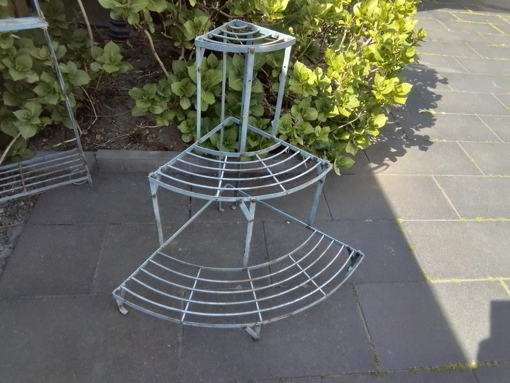 Ijzere tuin rekken, Ophalen