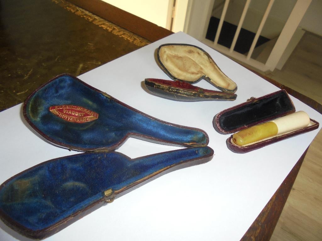 lot 3 oude foedraals pijpen sigaret, Ophalen of Verzenden, Gebruikt, Sigarenbandjes