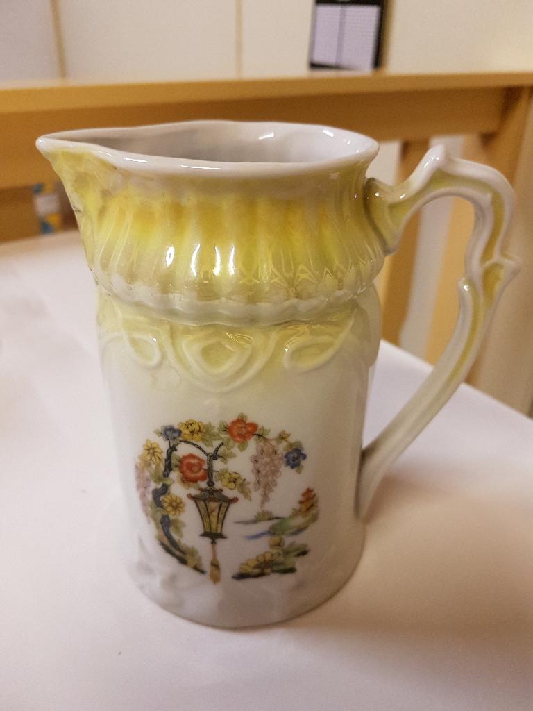 Art Deco melkan hoogte 14 cm, Antiek en Kunst, Antiek | Porselein, Ophalen of Verzenden