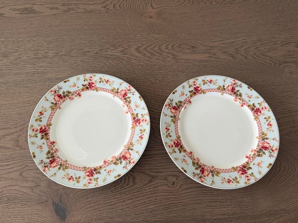 Twee Laura Ashley borden met bloemenpatroon, Ophalen of Verzenden, Zo goed als nieuw, Bord(en), Overige stijlen