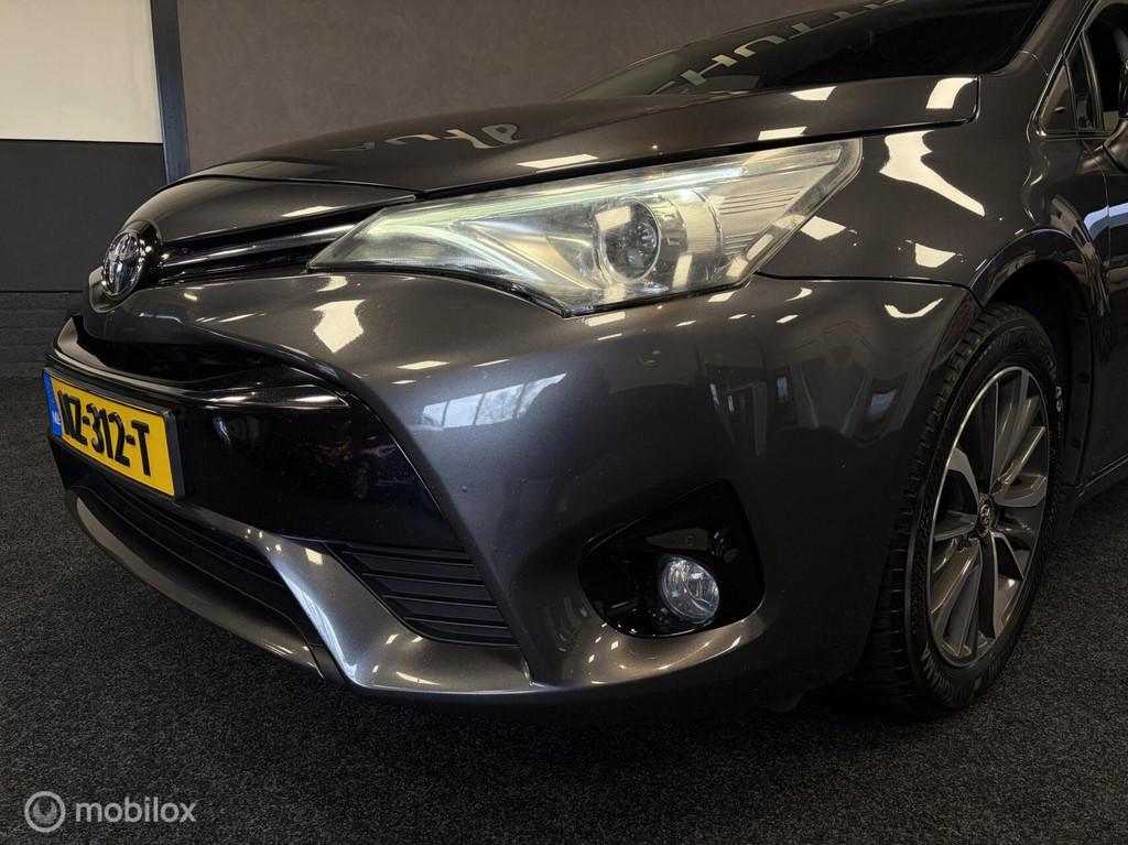 Toyota Avensis 1.8 VVT-i Dynamic NAVI / CLIMA / CRUISE / TR., Auto's, Stof, 4 cilinders, 1600 kg, 500 kg