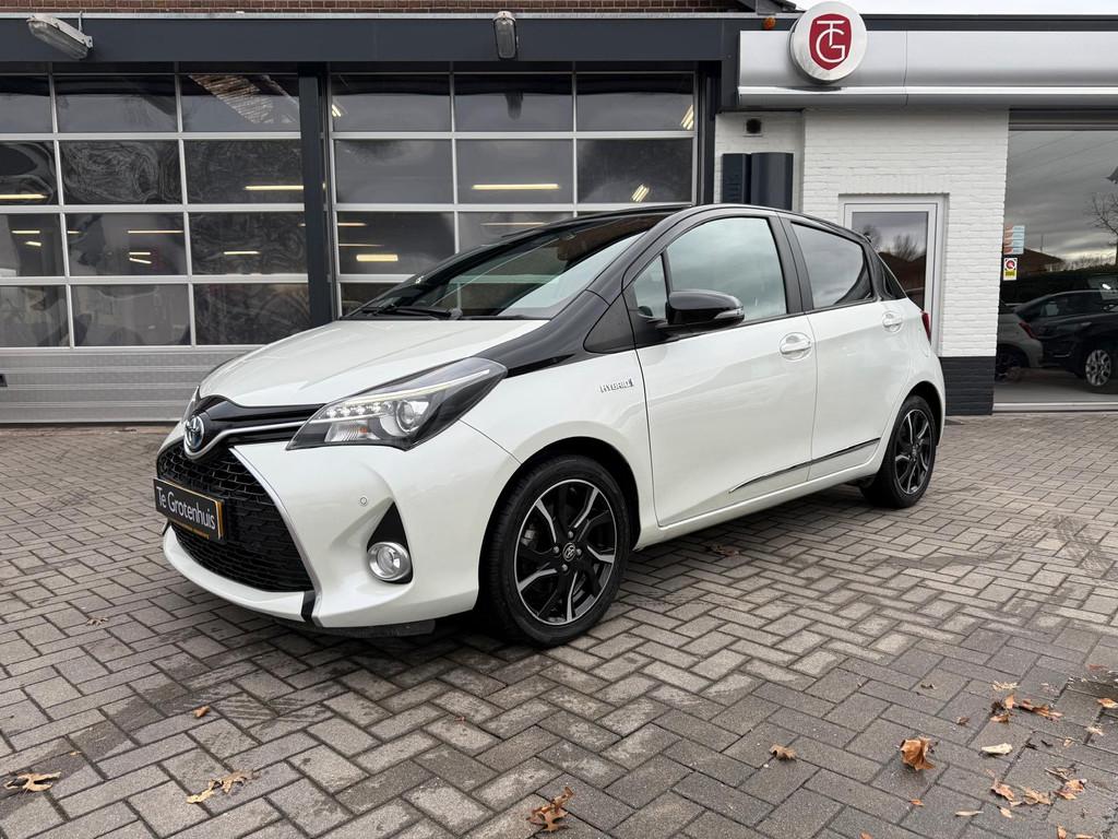 Toyota Yaris 1.5 Hybrid Dynamic Bi-Tone (bj 2016, automaat), Gebruikt, Zwart, 4 cilinders, 1070 kg