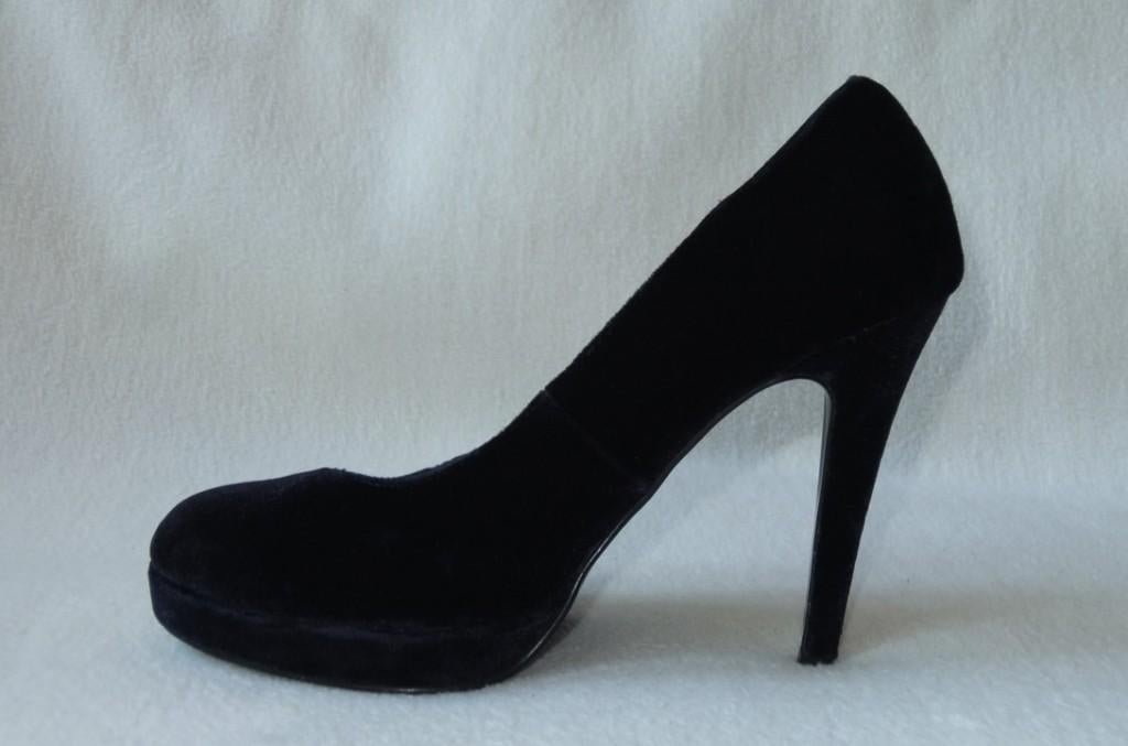 Colin Stuart klassiek blauwe fluwelen pumps maat 36 / 37, Kleding | Dames, Schoenen, Zo goed als nieuw, Pumps, Blauw, Ophalen of Verzenden