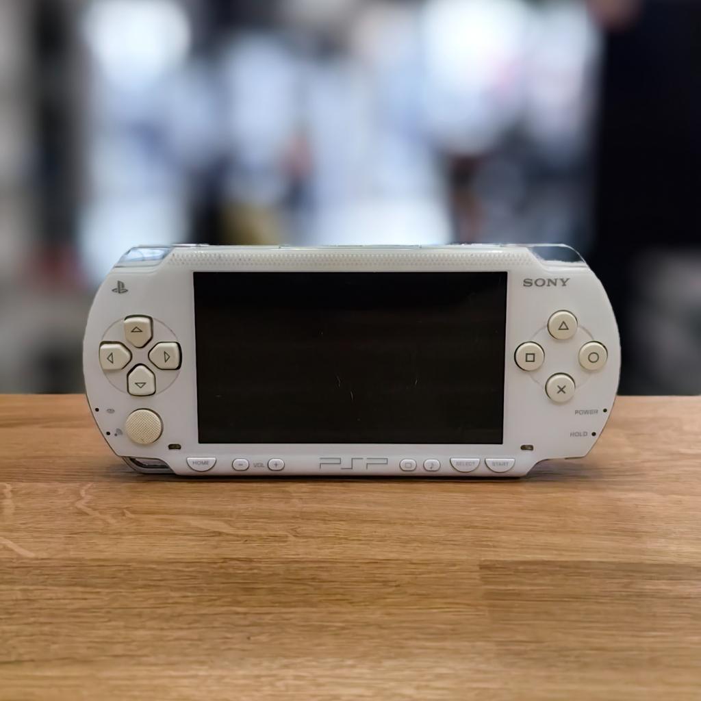 Sony PSP Spelcomputer | Wit | Model: PSP1004 - Prima!, Sony, Zo goed als nieuw, Support@sony.com, 1-7-1 Konan, Minato-ku
Tokyo 108-0075
Japan