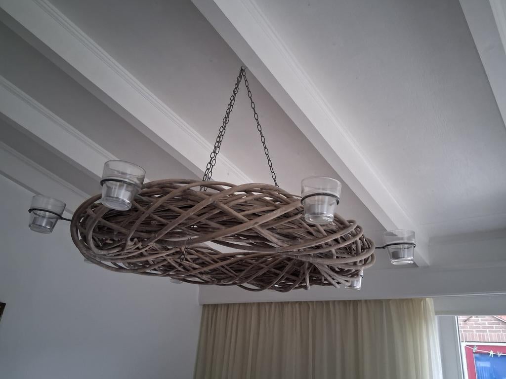 Rotan krans met waxine lampjes  3.50, Ophalen