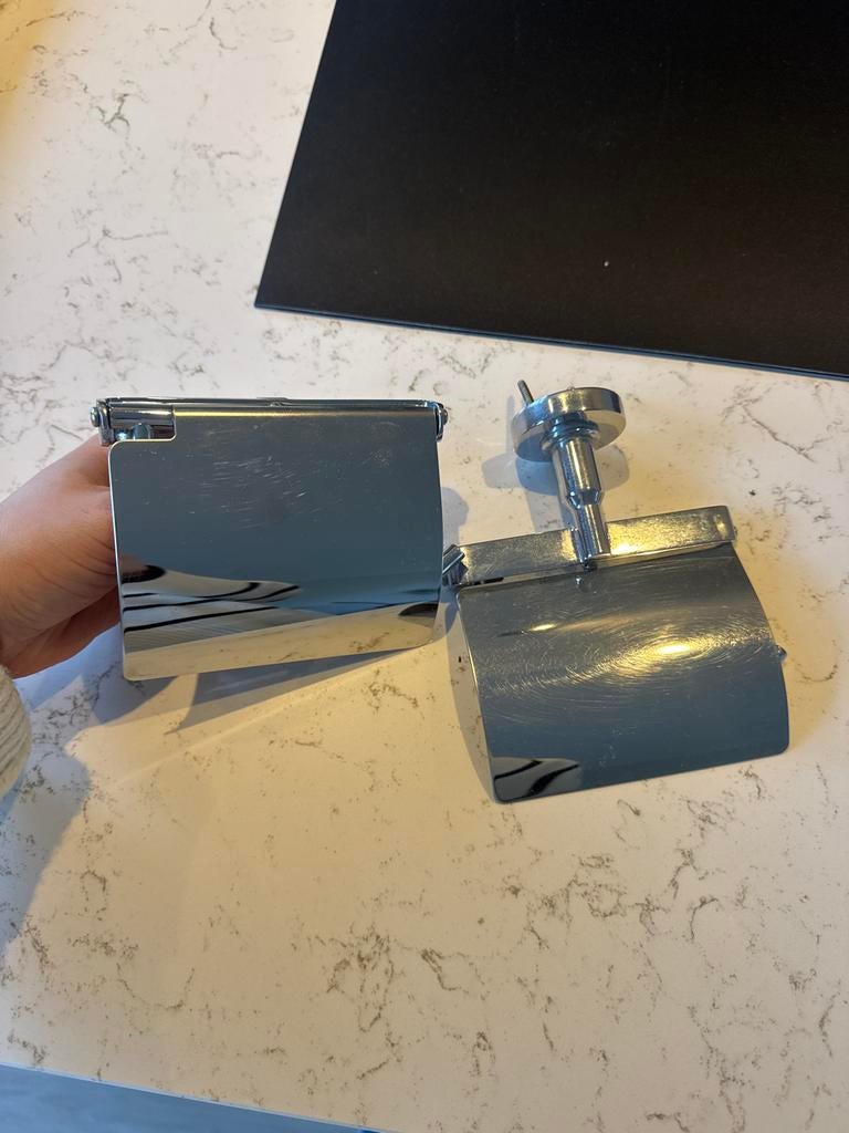 2x Chromen Toiletrolhouders, Huis en Inrichting, Badkamer | Badtextiel en Accessoires, Zo goed als nieuw, Overige typen, Grijs