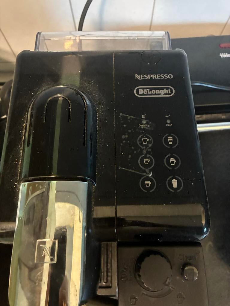 Nespresso De'Longhi koffiemachine, Koffiemachine, Ophalen of Verzenden, Zo goed als nieuw, Koffiepads en cups