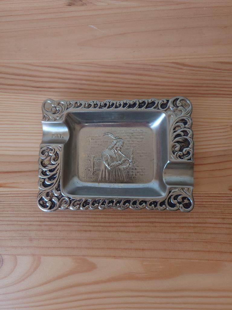 vintage tinnen asbak met gedetailleerde pijproker en reliëf, Antiek en Kunst, Ophalen of Verzenden