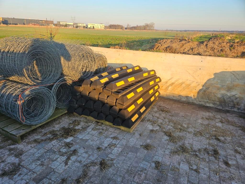 Rubber varkensrug - parkeerstop - wielstop, Ophalen, Zo goed als nieuw