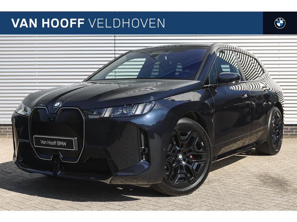 BMW iX xDrive45 M Sport / Panoramadak Sky Lounge / Trekhaak, Automaat, Zwart, IX, Zwart