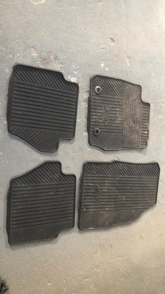 Rubberen auto matten set ford fiesta (ovaal), Ophalen of Verzenden, Zo goed als nieuw