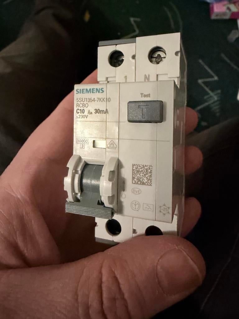 Siemens aardlekschakelaar 5SU1354-7KK10 C10 30mA, Ophalen of Verzenden, Gebruikt
